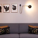 Tinah Paris, Champs Elysees Hotell Paris
