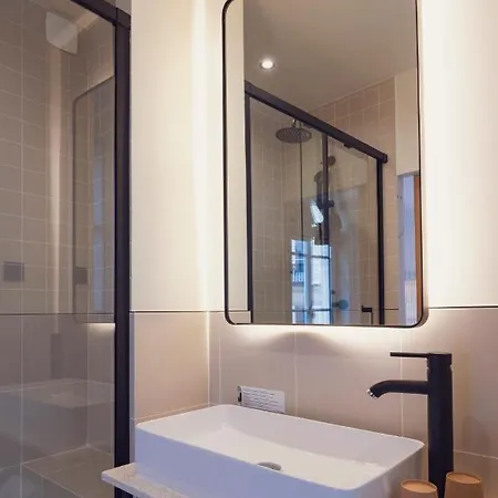 Tinah Paris, Champs Elysées Hotel