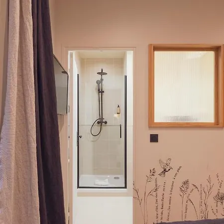 Tinah Paris, Champs Elysees Hotel 3*