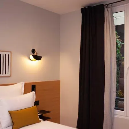 Hotel Tinah Paris, Champs Elysees 3*