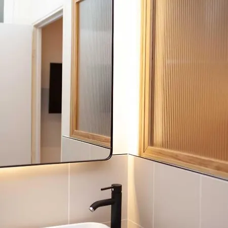 Tinah Paris, Champs Elysees 3* باريس