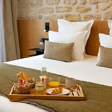 Tinah Paris, Champs Elysees 3* Párizs
