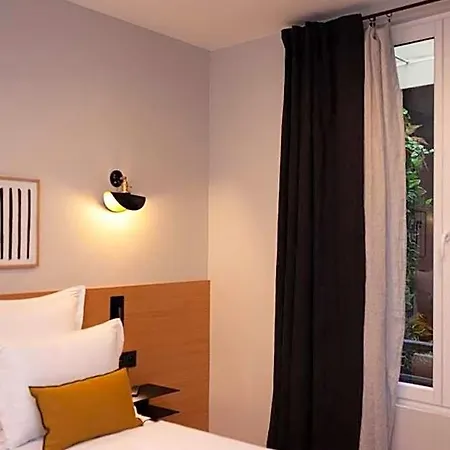Tinah Paris, Champs Elysees Hotel