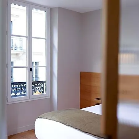 Tinah Paris, Champs Elysees Szálloda Párizs