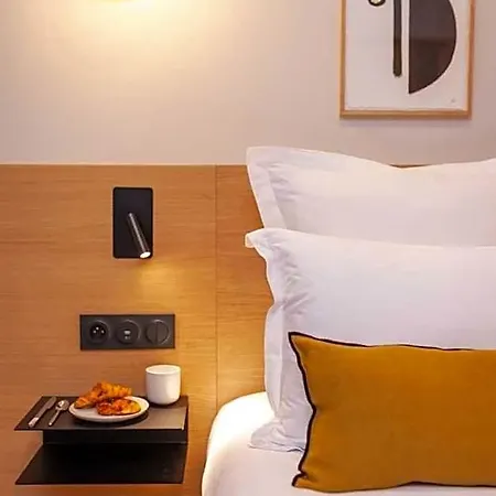 Tinah Paris, Champs Elysees Hotel 3*