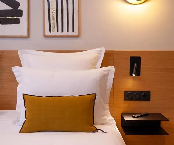 Tinah Paris, Champs Elysees Hotel Paris