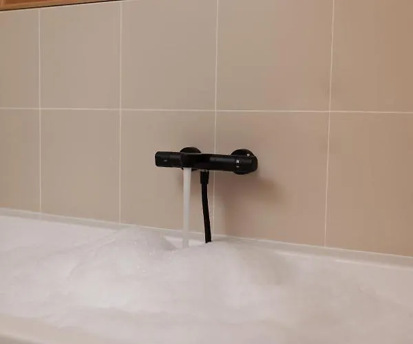 Tinah Paris, Champs Elysees 3*