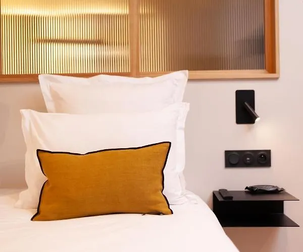 Tinah Paris, Champs Elysees Hotel Paris