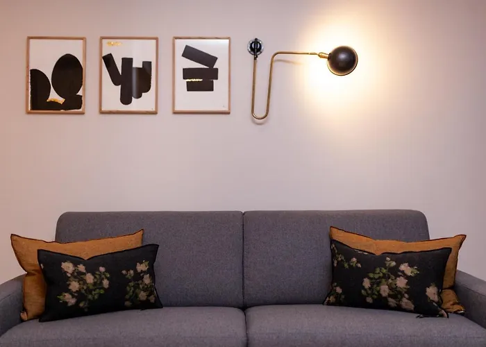 Tinah Paris, Champs Elysees Hotel Paris