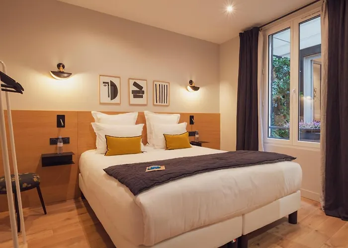 Tinah Paris, Champs Elysees 3*