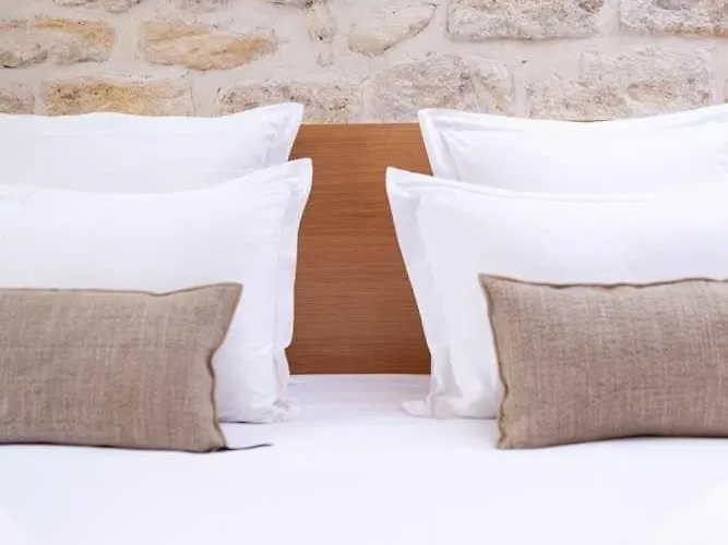 Tinah Paris, Champs Elysees Hotel