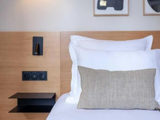 Tinah Paris, Champs Elysees Hotel 3*