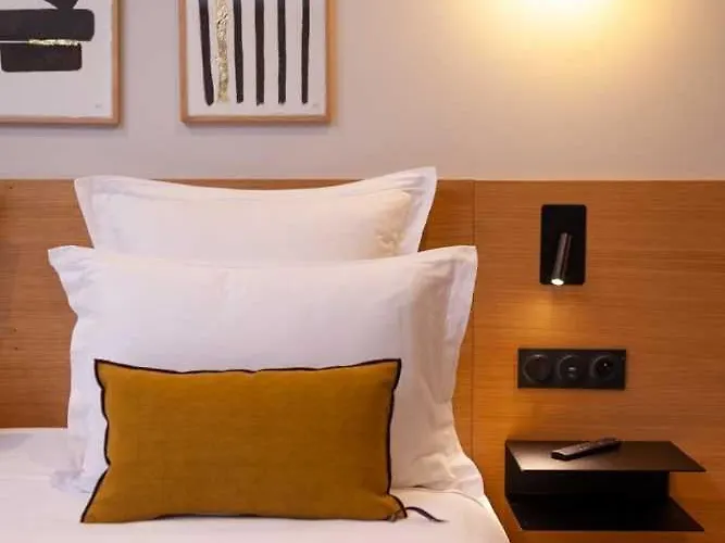 Tinah Paris, Champs Elysées Parigi