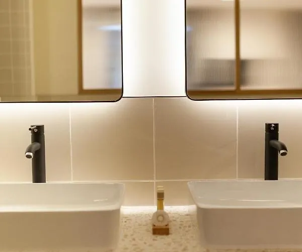 Tinah Paris, Champs Elysées 3*