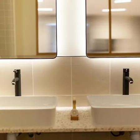 Tinah Paris, Champs Elysees 3*