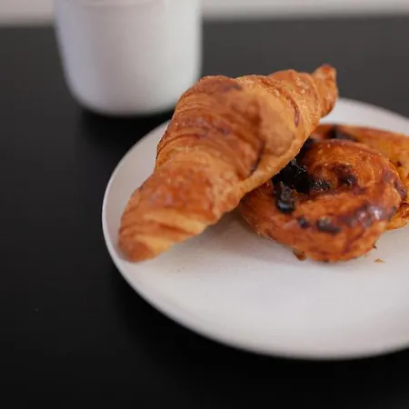 Tinah Paris, Champs Elysees Hotel