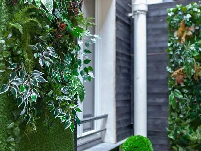 Tinah Paris, Champs Elysées París