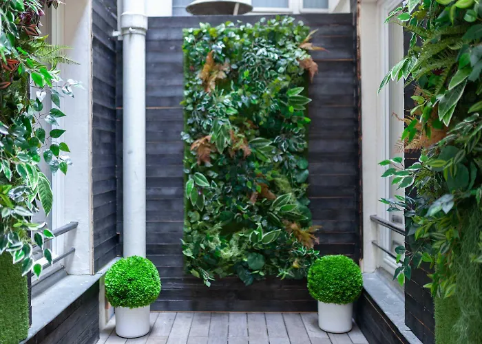 Tinah Paris, Champs Elysées Hotel París